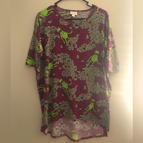 LuLaRoe magenta tunic top with Disney Kermit the Frog with bed of Daisies SZ med - Picture 1 of 5
